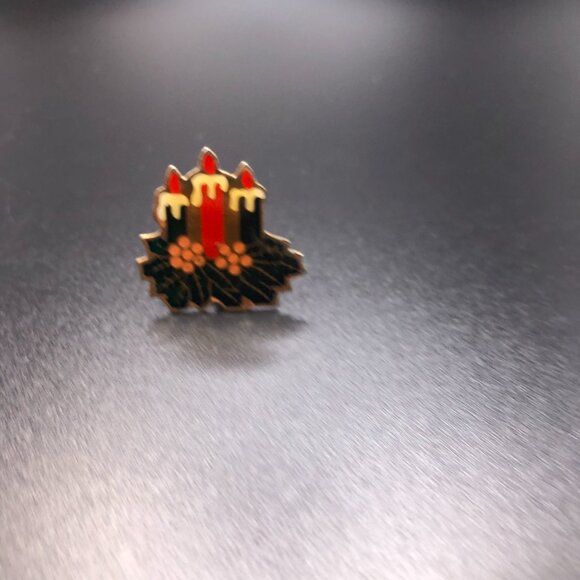 Christmas Candle Pin Vintage Lapel Three Candles Holly Berries Gold Tone - Picture 4 of 4